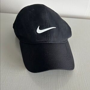 Nike Unisex Adjustable Golf Cap in Black with White Swoosh.